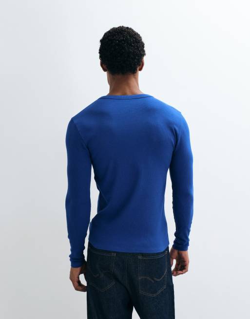 ASOS DESIGN t-shirt muscle fit con collo serafino in maglia a coste blu, 4 di 5