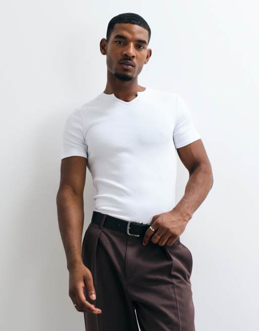 ASOS DESIGN t-shirt muscle fit con scollo a intaglio bianca