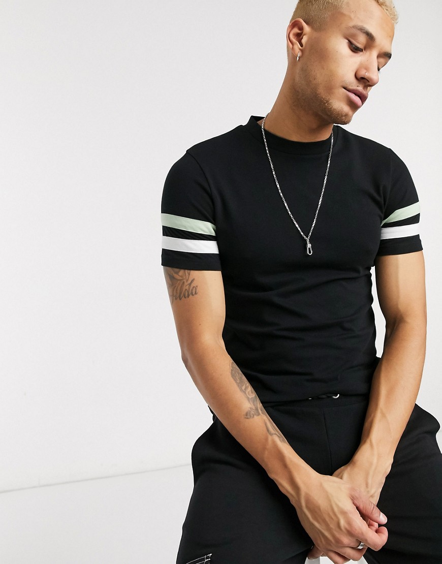 ASOS DESIGN - T-shirt nera in cotone organico con righe a contrasto sulle maniche-Nero