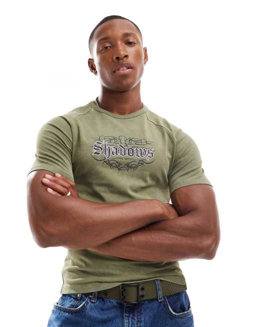ASOS DESIGN – T-shirt o krótkim fasonie podkreślającym sylwetkę z raglanowymi rękawami i nadrukiem na piersi w spranym kolorze khaki