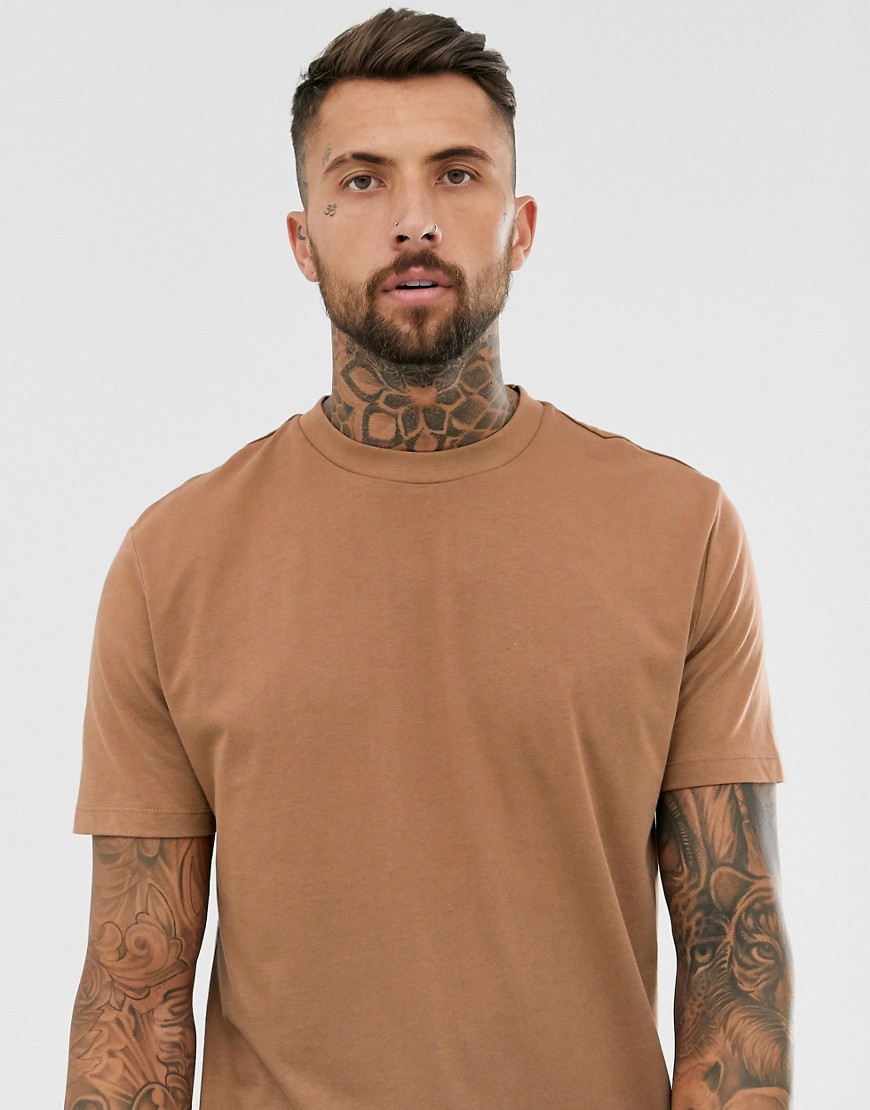 ASOS DESIGN - T-shirt organica comoda girocollo marrone