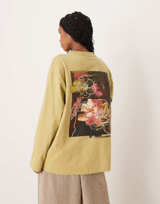 ASOS DESIGN - T-shirt oversize a maniche lunghe color salvia con grafica a fiori sfocati e stampa in rilievo