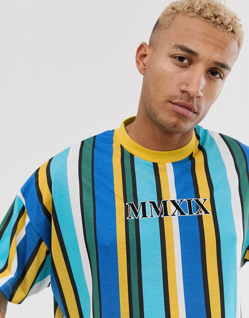 ASOS DESIGN - T-shirt oversize a righe verticali con numeri romanio ricamati-Multicolore
