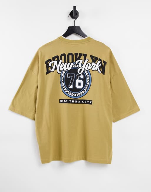 ASOS DESIGN - T-shirt oversize avec dos style universitaire, imprimé sur le devant et liseré à l'encolure - Moutarde