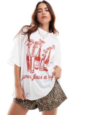 Asos Design - T-Shirt Oversize Bianca Con Grafica Con Bottiglie Di Vino E Fiori-Bianco