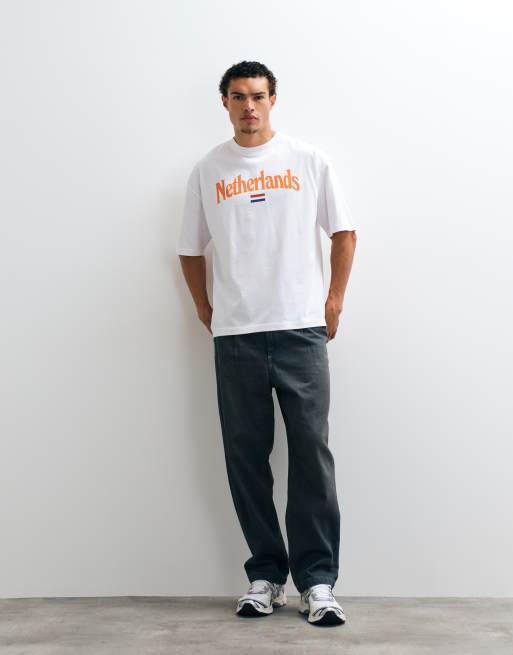 ASOS DESIGN - T-shirt oversize bianca con grafica dei Paesi Bassi, 2 di 5