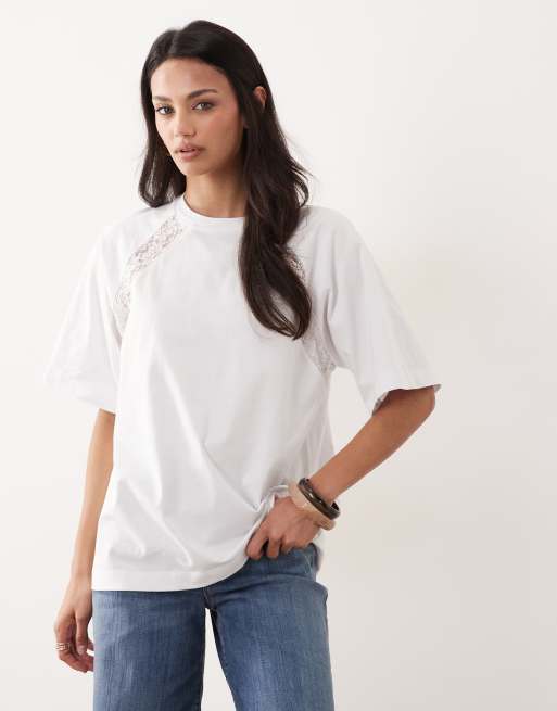 ASOS DESIGN - T-shirt oversize bianca con motivo raglan e finiture in pizzo, 3 di 4