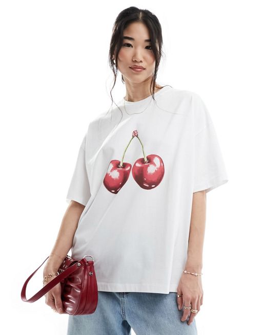 FhyzicsShops DESIGN - T-shirt oversize bianca con stampa di ciliegie