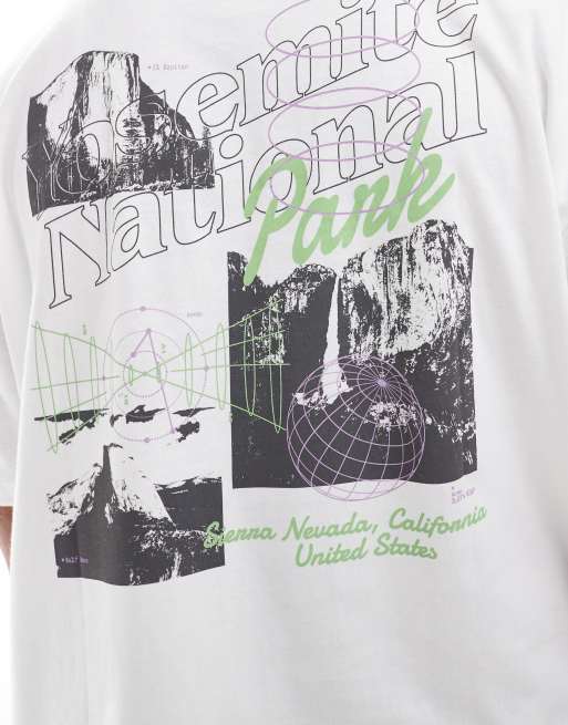 ASOS DESIGN - T-shirt oversize bianca con stampa di paesaggio sul retro, 2 di 4