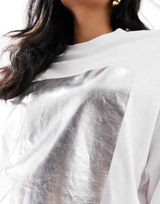 ASOS DESIGN - T-shirt oversize bianca con stampa laminata argentata, 3 di 4