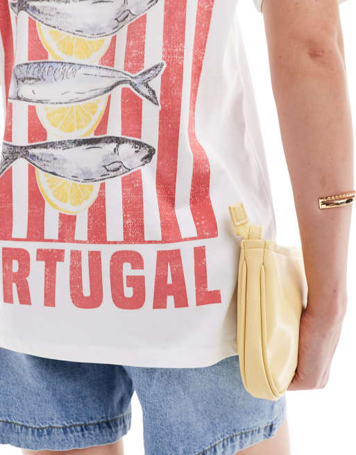 ASOS DESIGN - T-shirt oversize color avorio con grafica "Lisbon Holiday", 3 di 4