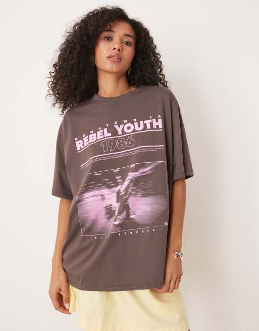 ASOS DESIGN - T-shirt oversize color cioccolato con grafica 