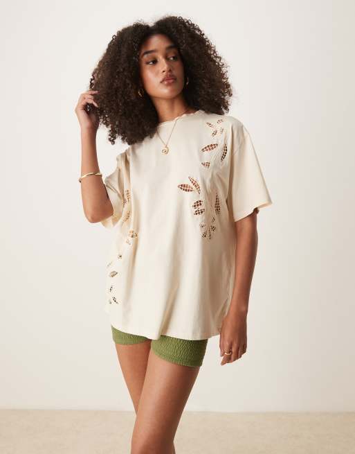 ASOS DESIGN - T-shirt oversize color crema con dettaglio all'uncinetto