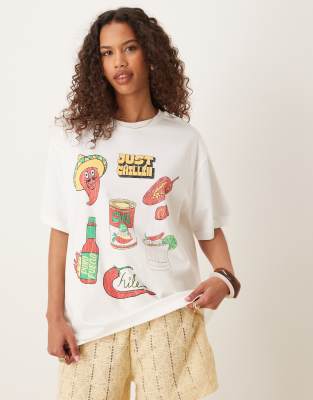ASOS DESIGN - T-shirt oversize color crema con grafica di peperoncini in stile messicano