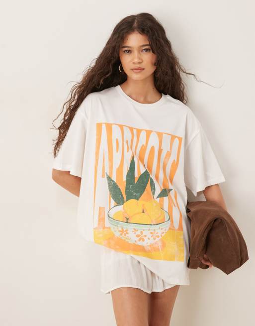 ASOS DESIGN - T-shirt oversize color panna con grafica di albicocca