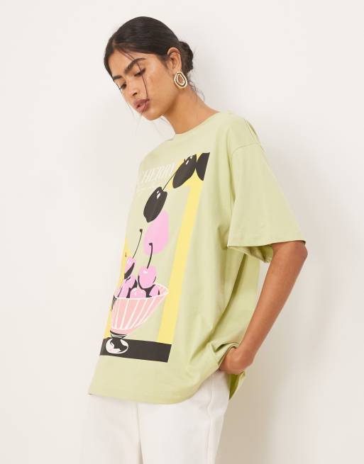 ASOS DESIGN - T-shirt oversize color salvia con stampa di ciliegie