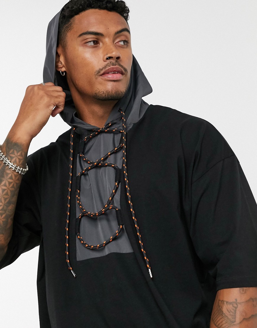 ASOS DESIGN - T-shirt oversize con cappuccio, mezze maniche e corda elastica sul davanti nera-Nero
