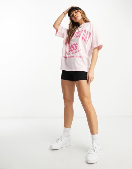 ASOS DESIGN - T-shirt oversize con grafica rosa "Oxford Field Day", 4 di 4