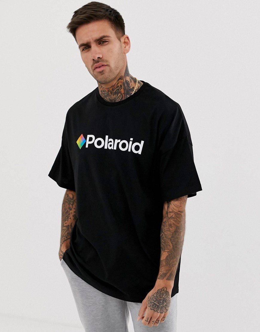 ASOS DESIGN - T-shirt oversize con logo Polaroid-Nero