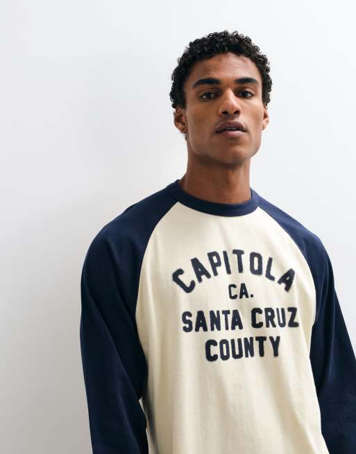 ASOS DESIGN T-shirt oversize con maniche raglan lunghe, stampa testuale e fondo arrotondato, crema e navy, 3 di 5