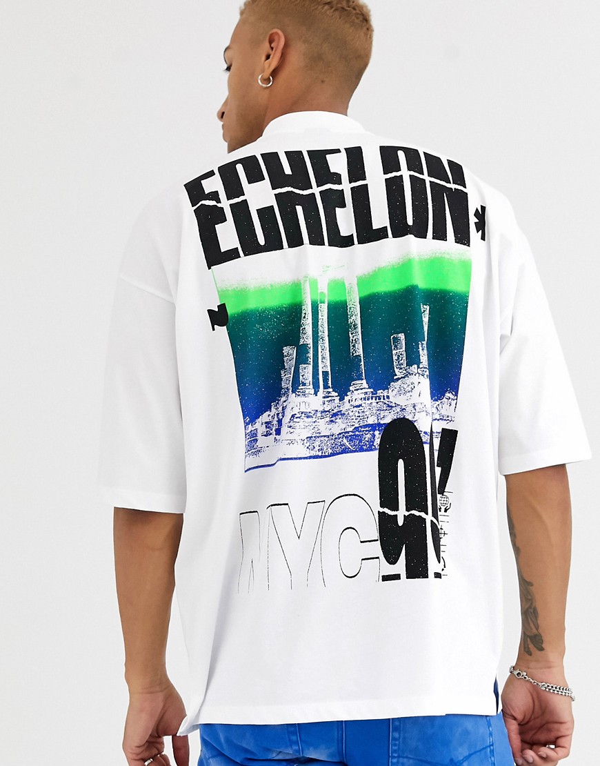ASOS DESIGN - T-shirt oversize con stampa sul petto e grande stampa di città sul retro-Bianco