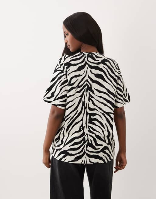 ASOS DESIGN - T-shirt oversize con stampa zebrata, 4 di 4