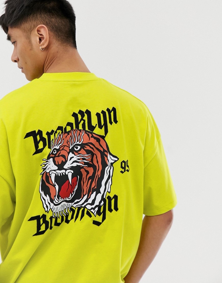 ASOS DESIGN - T-shirt oversize con tigre e ricamo vistoso-Verde