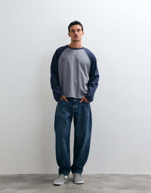 ASOS DESIGN t-shirt oversize coupe carrée à manches raglan imprimé gris délavé et bleu marine, 2 de 5