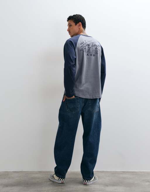 ASOS DESIGN t-shirt oversize coupe carrée à manches raglan imprimé gris délavé et bleu marine, 3 de 5