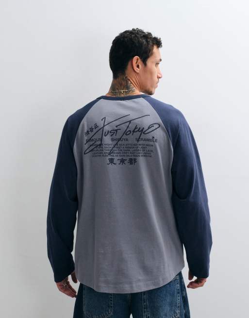 ASOS DESIGN t-shirt oversize coupe carrée à manches raglan imprimé gris délavé et bleu marine, 4 de 5