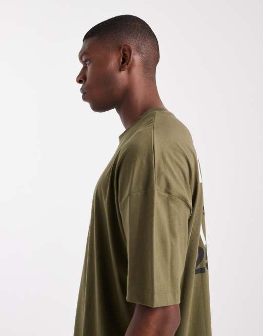 ASOS DESIGN - T-shirt oversize coupe carrée avec épaules tombantes et imprimé graphique - Kaki, 4 de 5