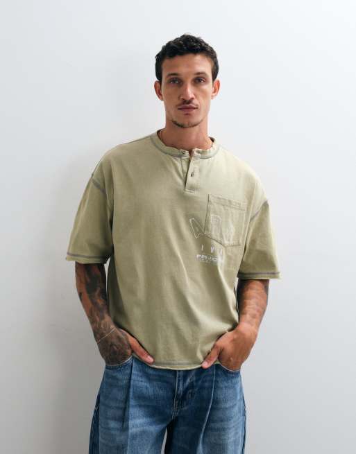ASOS DESIGN t-shirt oversize coupe carrée avec henley et motif en vert délavé, 2 de 5