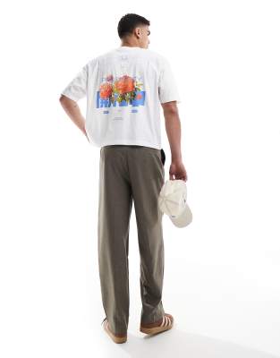 ASOS DESIGN - T-shirt oversize coupe carrée avec imprimé fleurs - Blanc