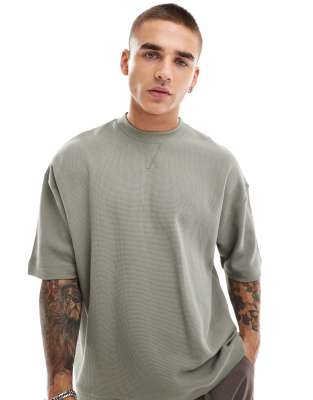 ASOS DESIGN - T-shirt oversize coupe carrée en maille gaufrée avec bande sur l'ourlet - Kaki-Vert