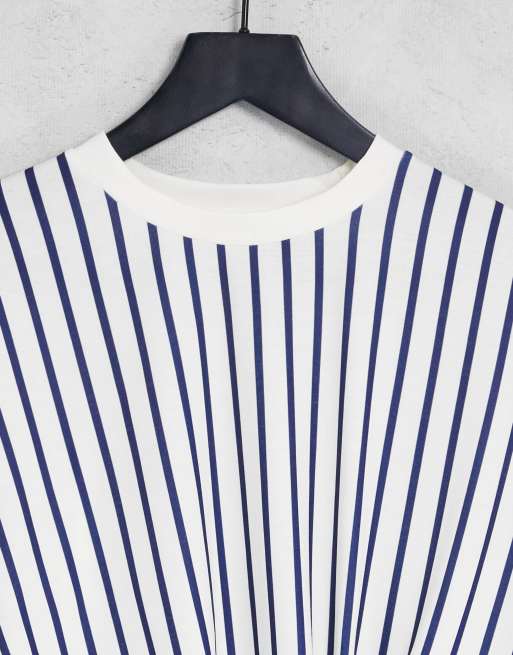 ASOS DESIGN - T-shirt oversize coupe carrée noué sur le devant à rayures - Écru et bleu marine , 2 de 4