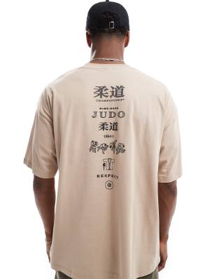 ASOS DESIGN - T-shirt oversize di colore neutro con stampa verticale sul retro
