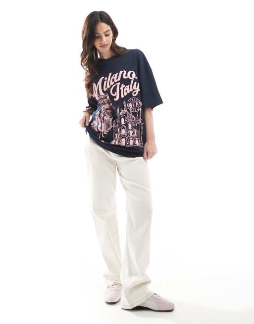 ASOS DESIGN - T-shirt oversize en maille à imprimé Milano en relief - Bleu marine, 2 de 4