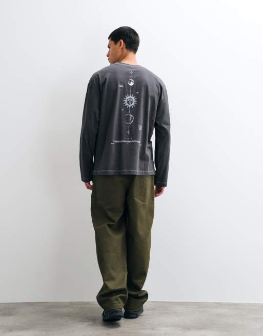 ASOS DESIGN t-shirt oversize épais à manches longues avec imprimé colonne céleste en gris délavé, 4 de 5