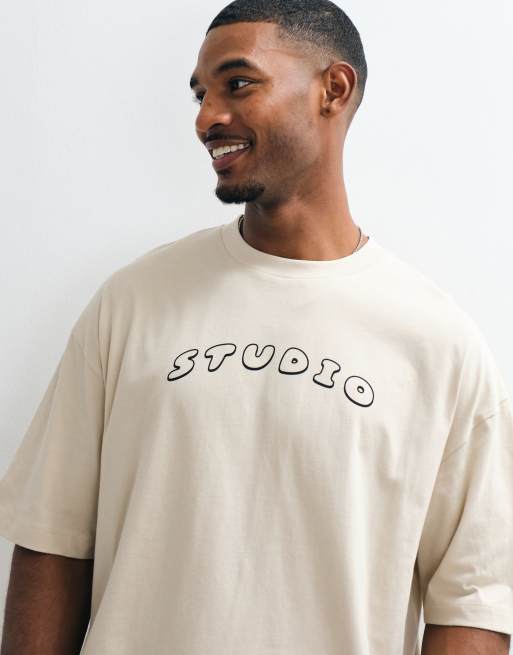 ASOS DESIGN - T-shirt oversize grigia con grafica "studio", 3 di 5