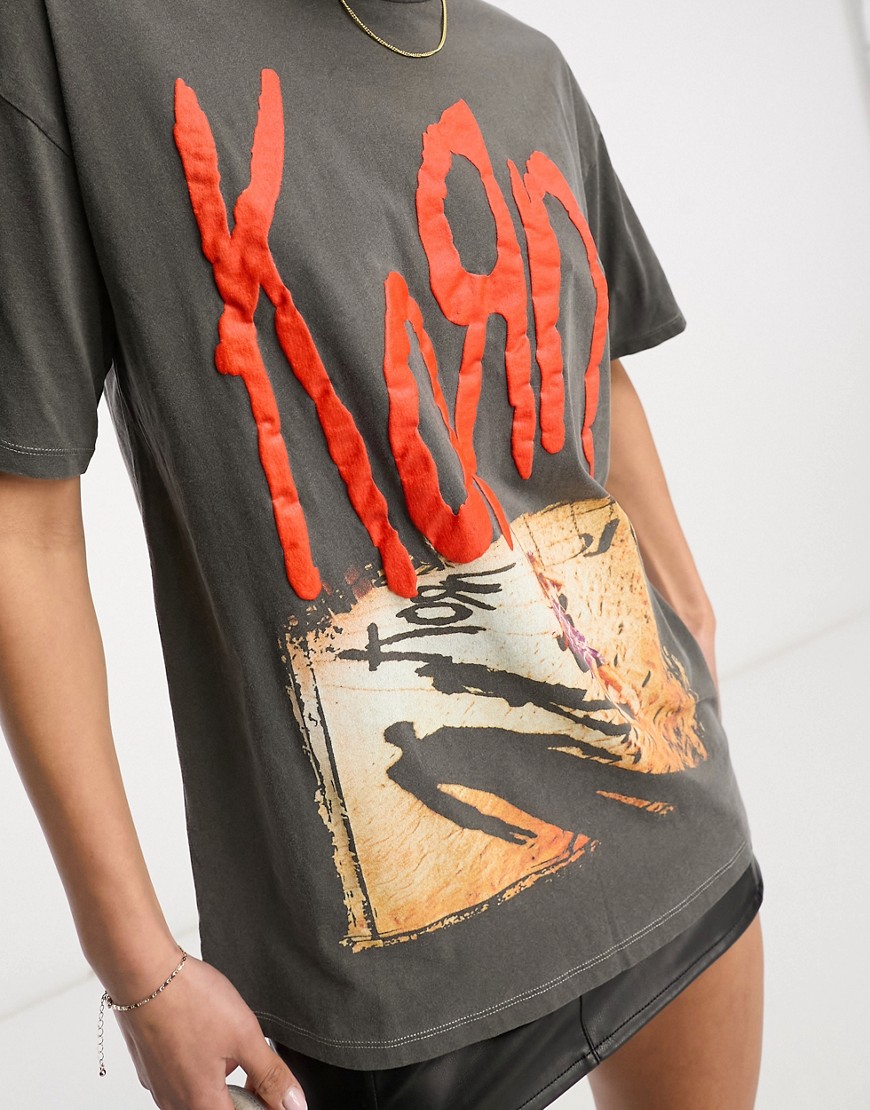 T-shirt oversize grigio antracite slavato con stampa dei Korn su licenza - ASOS DESIGN T-shirt donna  - immagine3