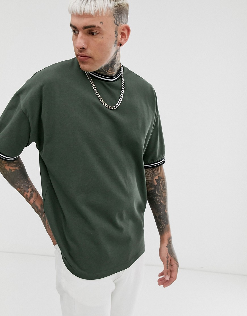 ASOS DESIGN - T-shirt oversize in piqué kaki con bordi a contrasto-Verde