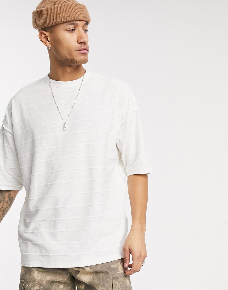 ASOS DESIGN - T-shirt oversize lunga in jersey écru fiammato con fondo asimmetrico-Bianco