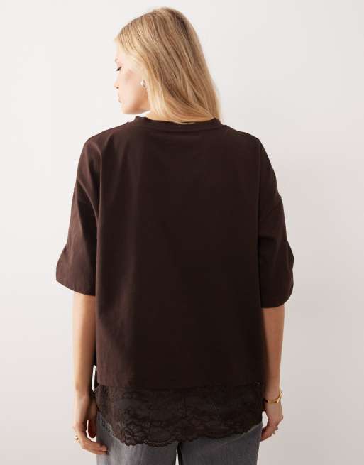 ASOS DESIGN - T-shirt oversize marrone cioccolato con finiture in pizzo, 4 di 4