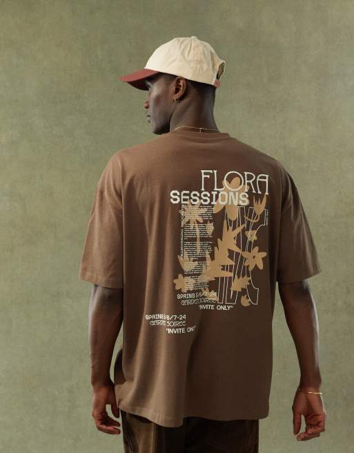 ASOS DESIGN - T-shirt oversize marrone con stampa sulla schiena, 3 di 4