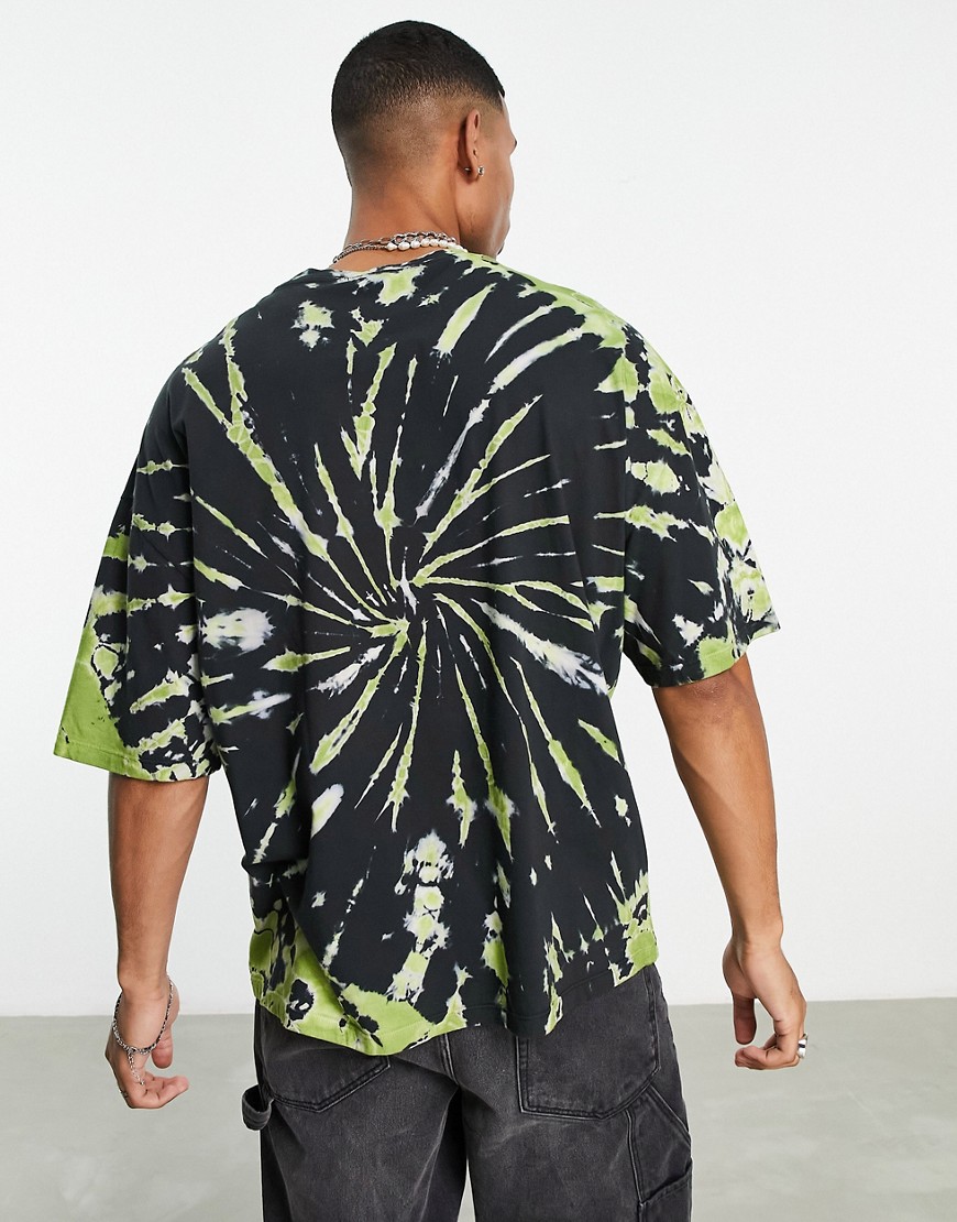 T-shirt oversize nera e verde con motivo a spirale tie-dye-Nero - ASOS DESIGN T-shirt donna  - immagine1