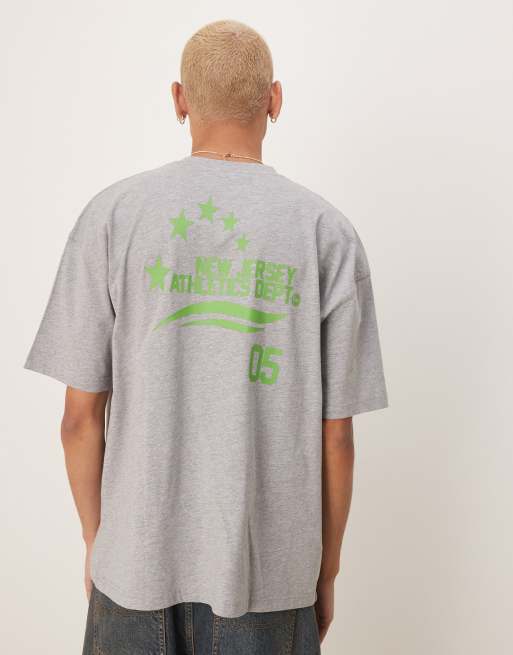 ASOS DESIGN – T-shirt oversize o krótkim fasonie w białym melanżowym kolorze ze sportową grafiką