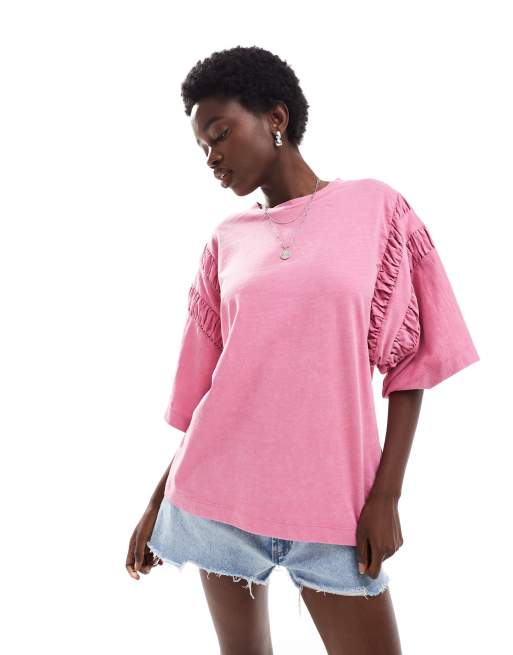 ASOS DESIGN - T-shirt oversize rosa slavato con dettagli arricciati sulle maniche