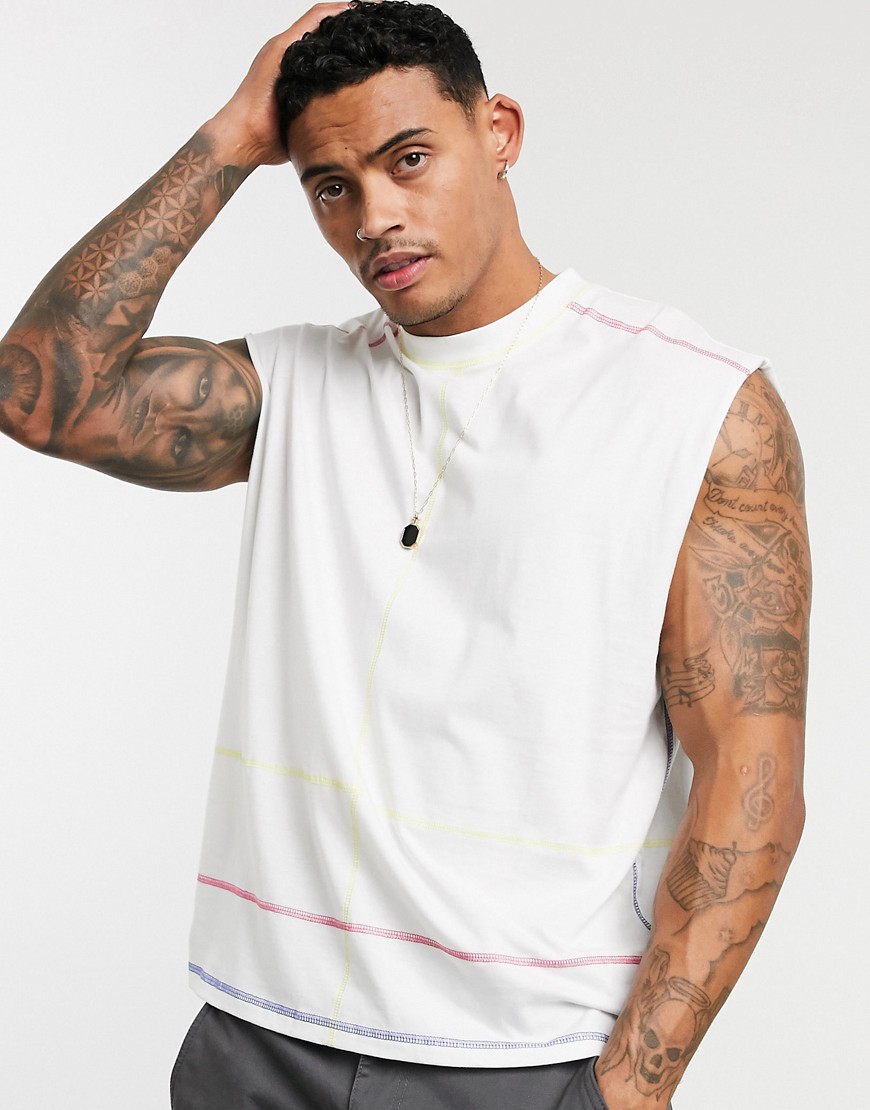 ASOS DESIGN - T-shirt oversize senza maniche in tessuto organico bianca con cuciture arcobaleno-Bianco