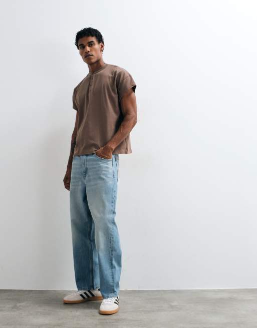 ASOS DESIGN T-shirt oversize squadrata pesante con scollo serafino e maniche corte in marrone, 3 di 5
