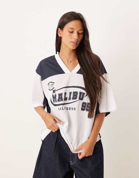 ASOS DESIGN - T-shirt oversize style football à col en V et motif graphique - view 1